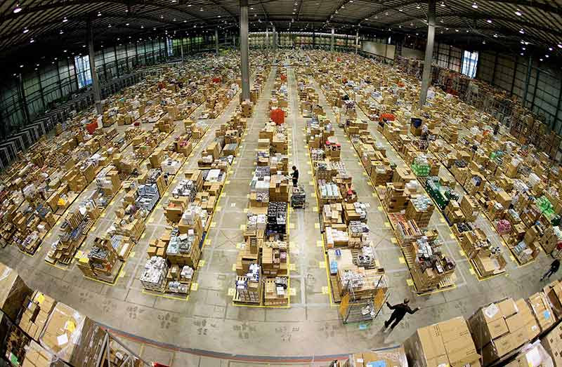 Kho hàng của Amazon khổng lồ đến mức nào?