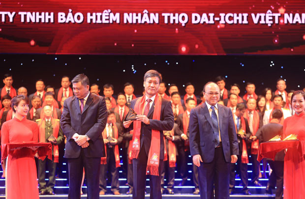 Dai-ichi Life Việt Nam đạt “Top 100 thương hiệu Sao Vàng Đất Việt 2015