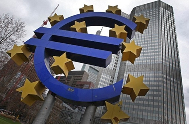 ECB hạ lãi suất xuống âm 0,3%