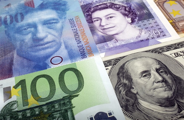 Chính sách tiền tệ của FED và ECB: Xung đột tiềm ẩn