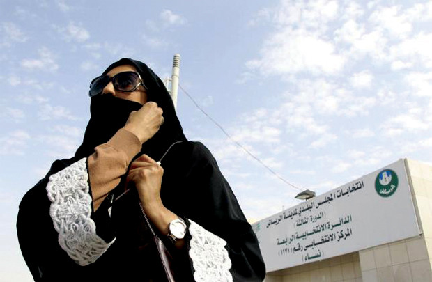 Phụ nữ Arab Saudi: Được tranh cử, không được lái xe