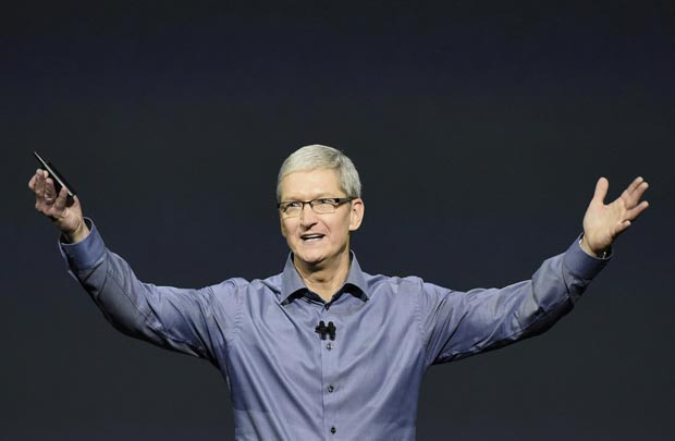 Năm 2015, Apple chi 10,3 triệu USD cho CEO Tim Cook