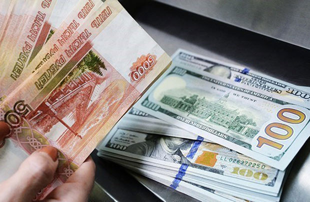 Đồng ruble Nga nguy cơ trở lại mức thấp nhất kỷ lục