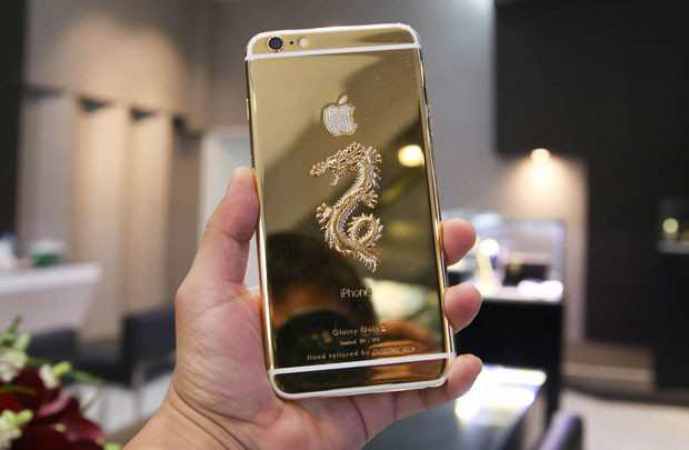 7 smartphone mạ vàng nổi bật trong 2015