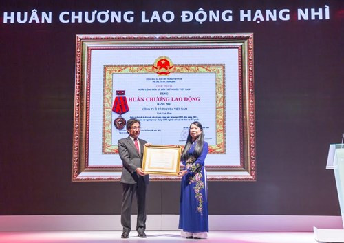 Tyota Việt Nam nhận Huân chương Lao động hạng Nhì doanhnhansaigon