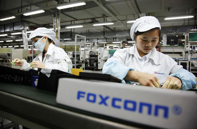 Foxconn được gì khi mua Sharp?