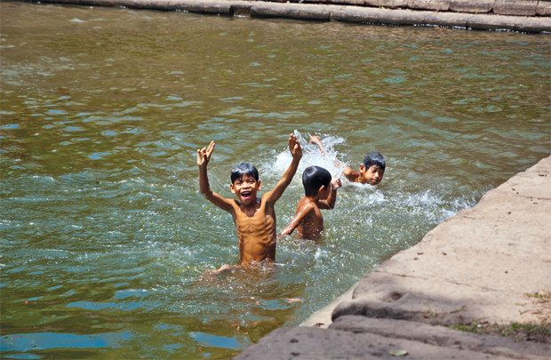 WHO: Rủi ro sông hồ đe dọa trẻ em