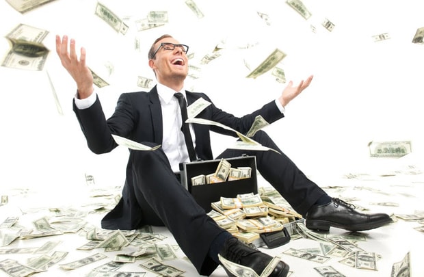 Nhà giàu châu Á được khuyên tích trữ USD 