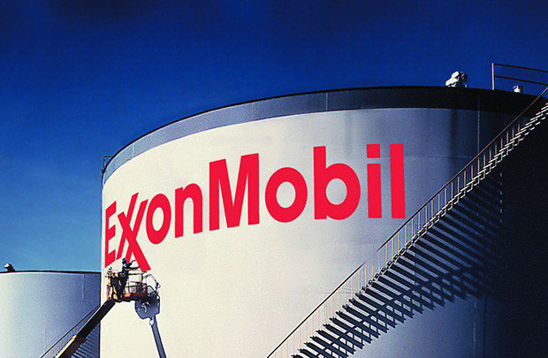 Tập đoàn dầu khí Exxon Mobil bị hạ bậc tín nhiệm sau 67 năm