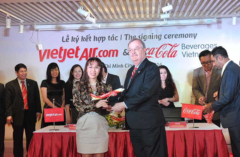 Sản phẩm của Coca Cola lên máy bay Vietjet