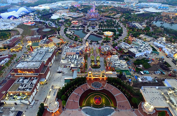 Trung Quốc: Disneyland Thượng Hải mở, doanh nghiệp địa phương đóng