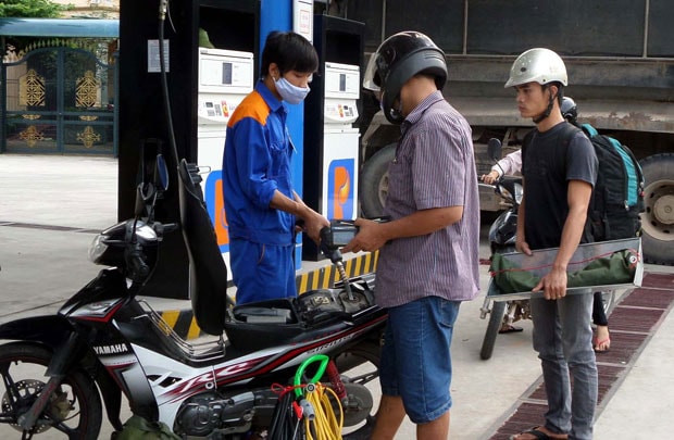 Giá xăng giảm 341 đồng/lít từ 15h ngày 20/6