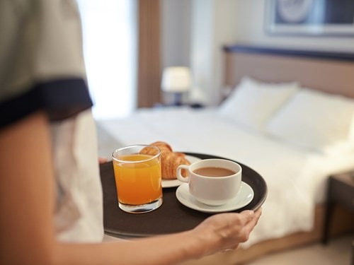 Ứng xử trong khách sạn doanhnhansaigon