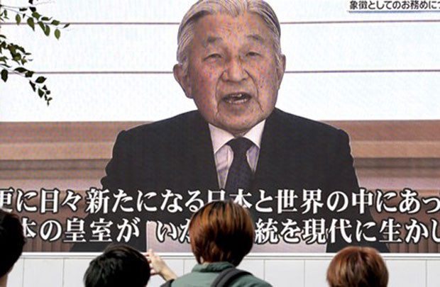 Nhật hoàng Akihito và cuộc thoái vị trắc trở