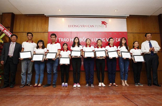 70 sinh viên nhận học bổng Lương Văn Can