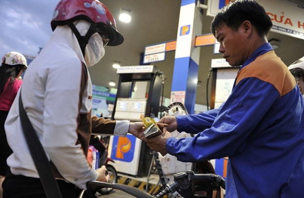 Điều chỉnh linh hoạt, giá xăng không còn 
