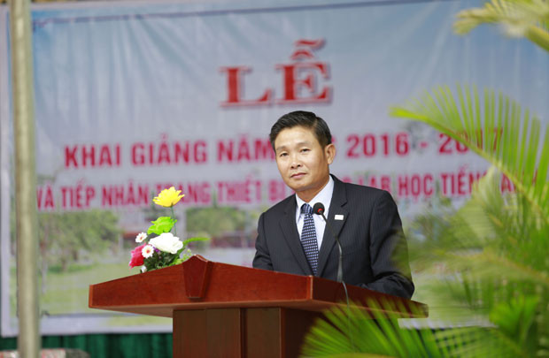 Chubb Life Việt Nam tặng thiết bị cho trường tiểu học