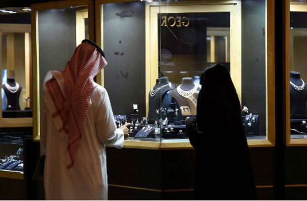 Giới nhà giàu Arab Saudi sống tằn tiện vì giá dầu lao dốc