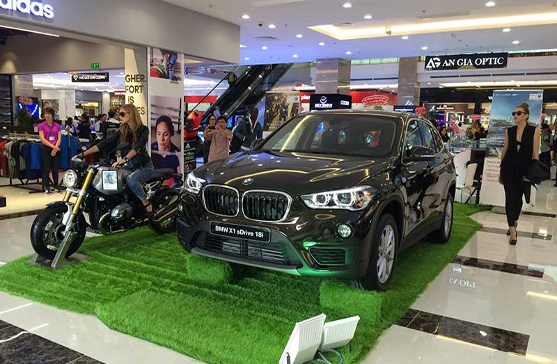 BMW trưng bày xe tại Vincom Xuân Khánh
