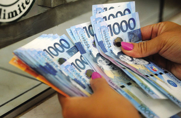 Philippines: Vì sao đồng peso mất giá?