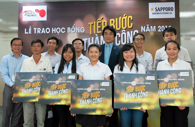 Sapporo trao học bổng 