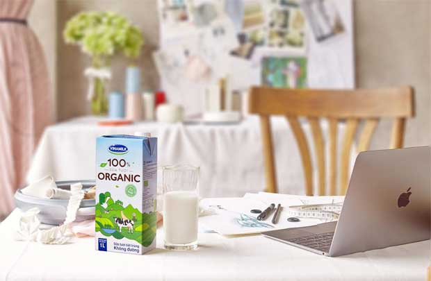 Vinamilk - công ty đầu tiên tại Việt Nam sản xuất sữa tươi 100% organic 