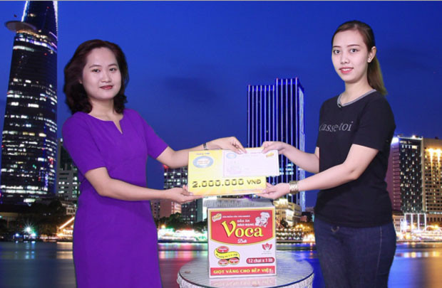 Tham gia nhận quà từ Đồng hành hàng Việt