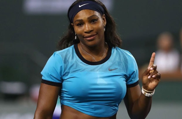 Tay vợt Serena Williams khoe nhẫn đính hôn