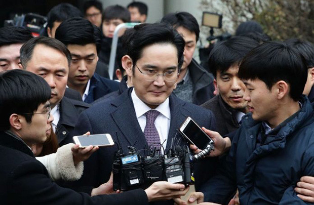 Lee Jae Yong - người thừa kế Samsung bị bắt