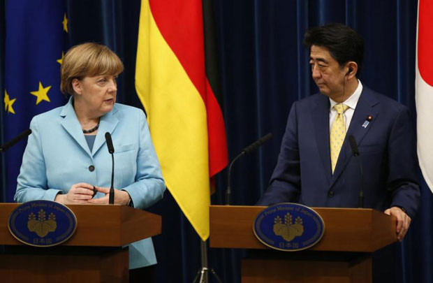 Thủ tướng Đức, Nhật Bản ngầm chỉ trích ông Trump