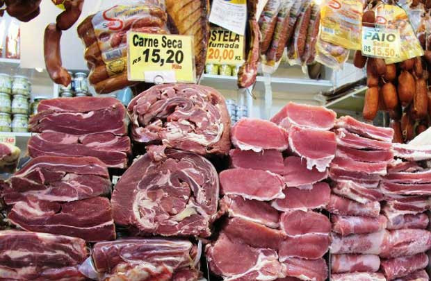 Việt Nam tạm ngừng nhập khẩu thịt từ Brazil