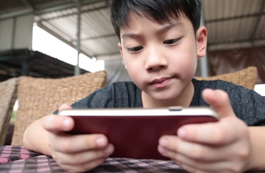Trẻ em Việt Nam chuộng 'lên mạng' hơn xem TV