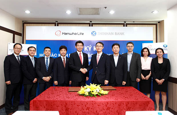 Hanwha Life và Shinhan Bank ký thỏa thuận hợp tác kinh doanh bảo hiểm qua ngân hàng