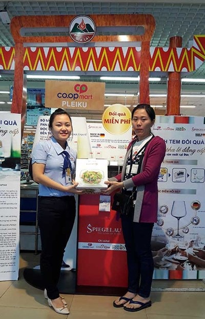 Nhận quà tại Co,opmart doanhnhansaigon