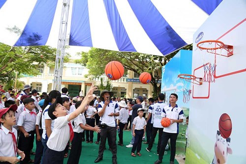 Khởi động năm thứ 10 Quỹ sữa Vươn cao Việt Nam doanhnhansaigon