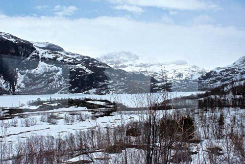 Tuyết trắng phủ dày hai bên sườn núi ở Myrdal
