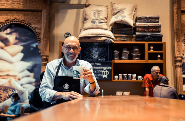 Đại sứ cà phê Starbucks: Đừng để người khác định vị mình!
