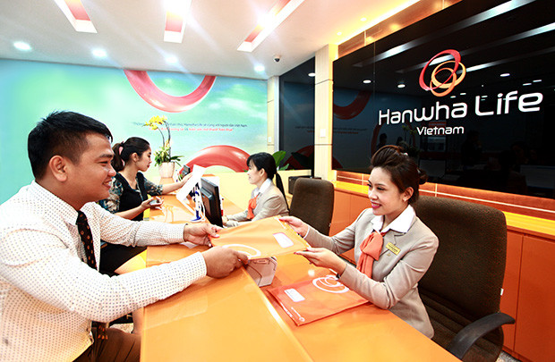 Hanwha Life Việt Nam cán mốc 100 điểm phục vụ khách hàng