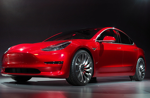 Vì sao chỉ nhân viên Tesla mới mua được xe điện Model 3 đợt đầu?