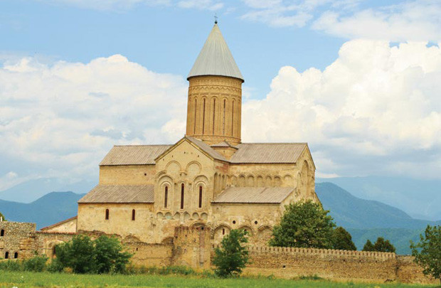Những ngọn tháp cổ trên dãy Caucasu