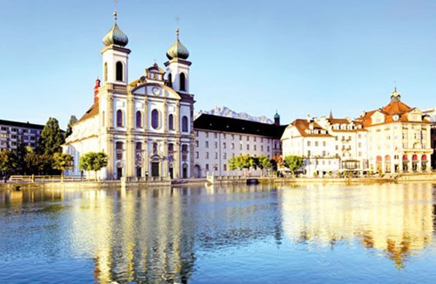 Lên bến xuống thuyền ở Lucerne