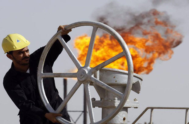 Tỷ phú giàu nhất Trung Đông bị bắt, giá dầu thế giới tăng cao