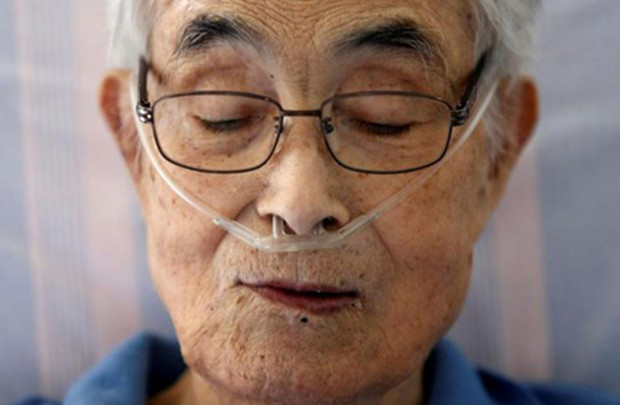 Thiếu giường bệnh - Người già Nhật Bản chọn chết ở nhà
