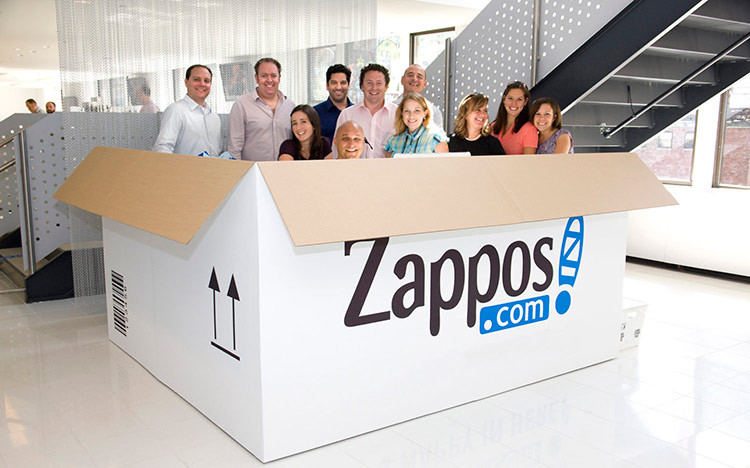 Zappos: Sếp và nhân viên đều phải trực điện thoại