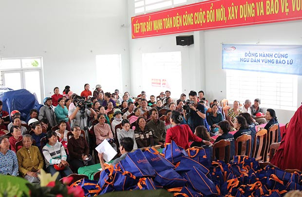 Masan Consumer thăm và tặng quà cho người dân tỉnh Khánh Hoà bị thiệt hại do cơn bão số 12