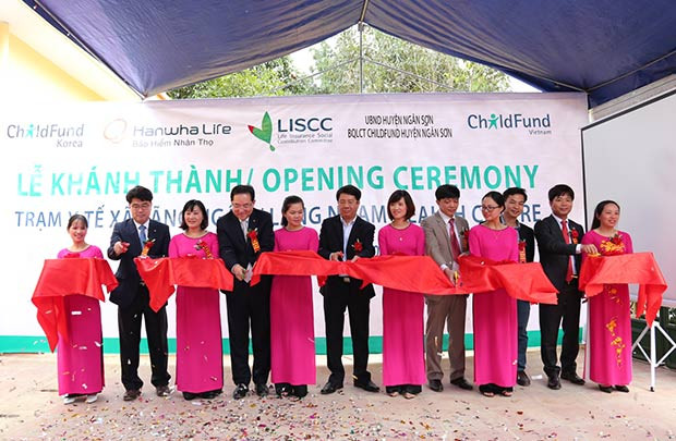 Hanwha Life Việt Nam trao tặng Trung tâm y tế cho tỉnh Bắc Kạn