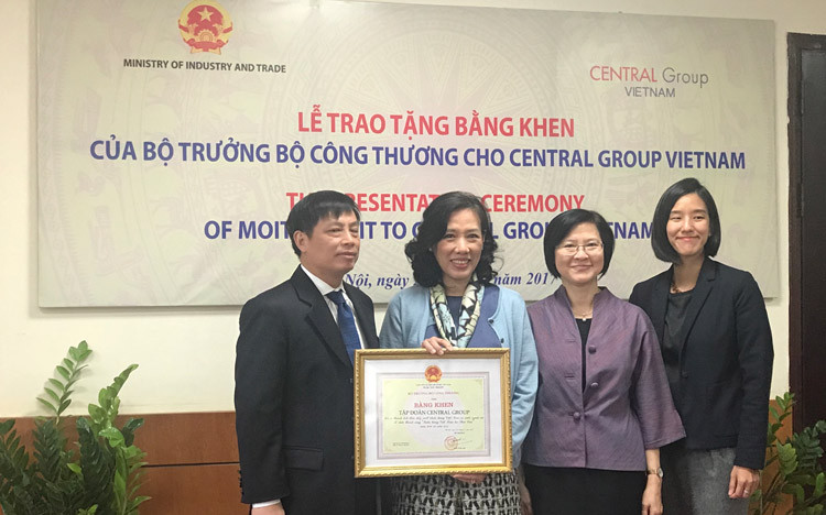 Central Group Việt Nam nhận bằng khen của Bộ Công Thương
