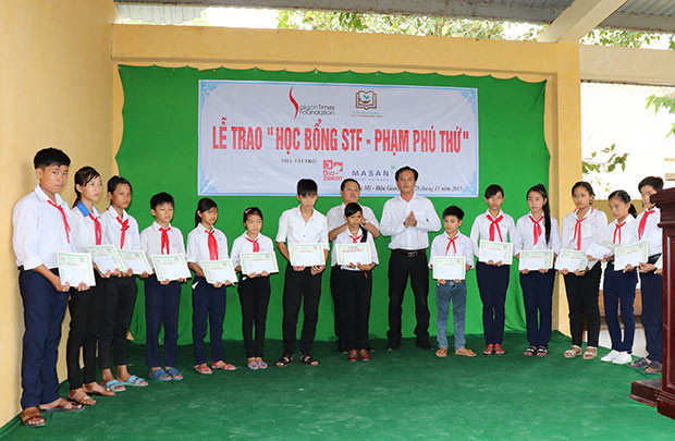 Chương trình học bổng STF-Phạm Phú Thứ trao tặng 120 suất học bổng cho học sinh tỉnh Hậu Giang và Hà Nam