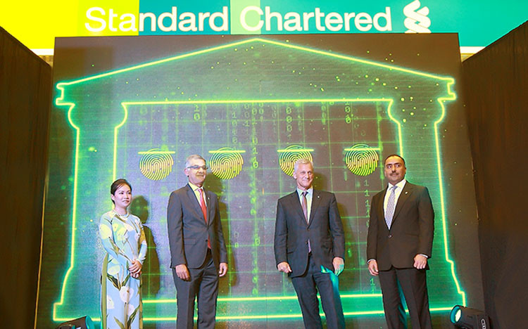 Standard Chartered mở dịch vụ Két Thông Minh đầu tiên tại Việt Nam