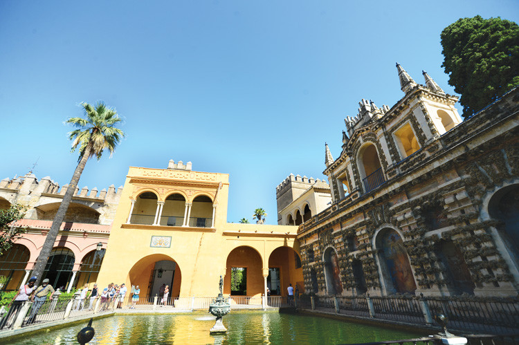 Bối cảnh trong phim Trò chơi vương quyền mùa thứ 5 ở cung điện Alcázar